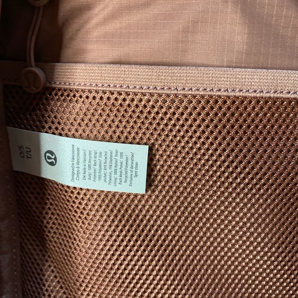 Sold Lululemon Double Zip Backpack 22L Color Spiced Chai NWT - Picture 8 of 13